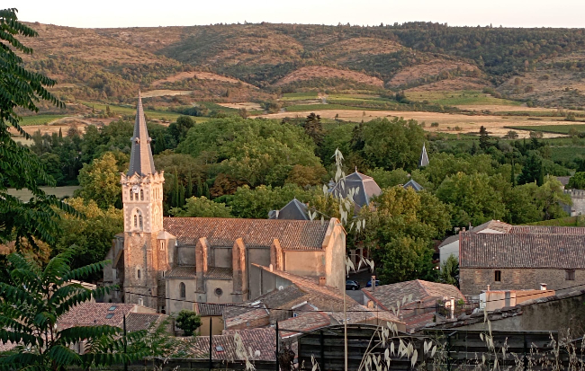 photo du village de Montlaur dans l'Aude