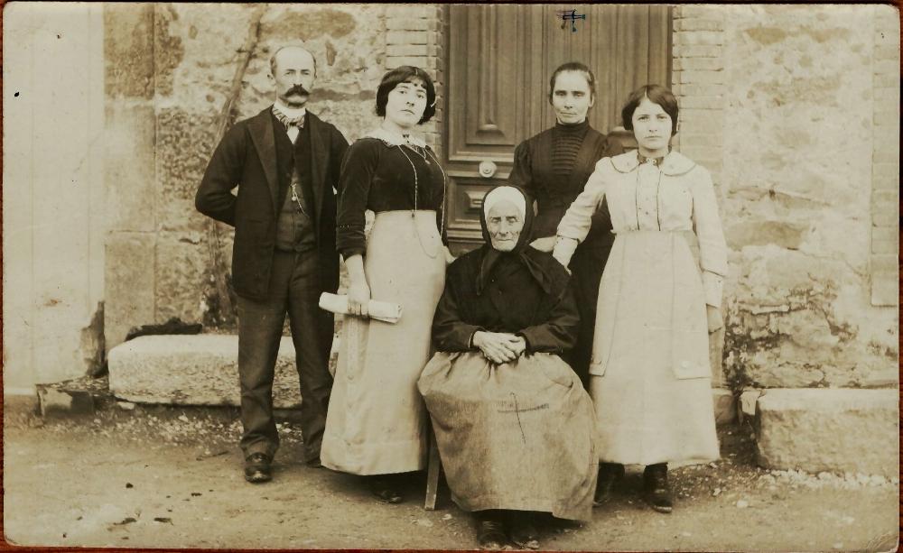 photographie ancienne de la famille Romieu prise vers 1915 à Montlaur