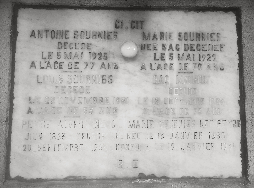 tombe Antoine Sournies, boulanger au cimetière de Montlaur dans l'Aude