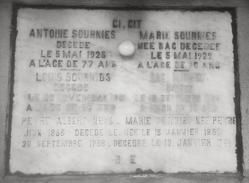 tombe d'Antoine Sournies, boulanger, dans le cimetière communal de Montlaur